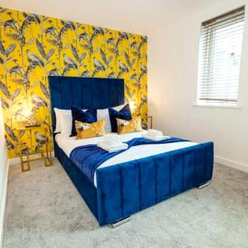 MAE-LUXE ☆ Southampton Central Apt w/Snooker Table ✪ Sleeps 4 - FREE PARKING → BALCONY → FREE NETFLIX