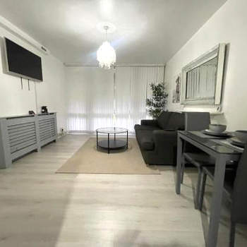 NEW! Xtra Large 4 bedroom Up to 12 guests