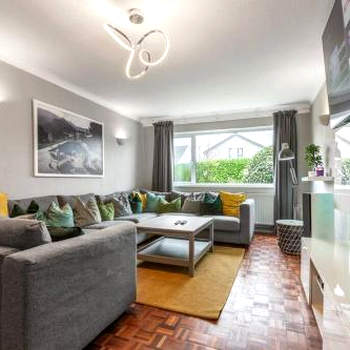 City home with parking and garden- pet friendly