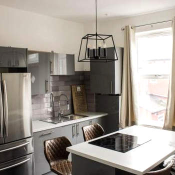 Modern 4 Bed En-suite House in Leeds - Free parking