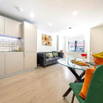 Luxury One Bedroom Serviced Apartment in the Heart of Bedford