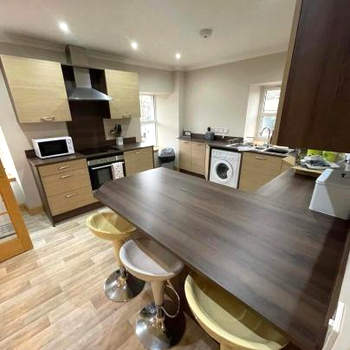 Town Centre 2 bedroom apartment