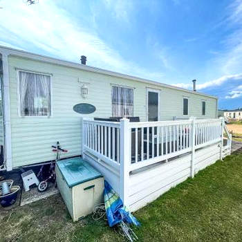 Brilliant Caravan With Decking And Wifi At Dovercourt Park In Essex Ref 44010a