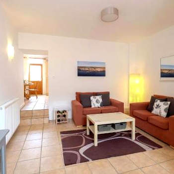 Sea Whisper- lovely home in charming village