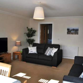 Forth View- stylish upper apartment with sea views