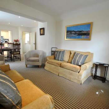 Dolphin Cottage- traditional cottage on Fife Coast
