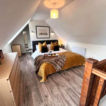 *BRAND NEW* Luxury Country Lodge