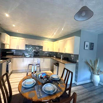 Entire 2 bedroom house.