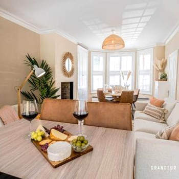 Luxury 4-Bed with Garden, WiFi & Parking - Pottery Place