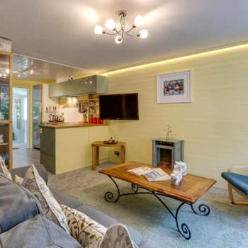 11a Waterhead Close