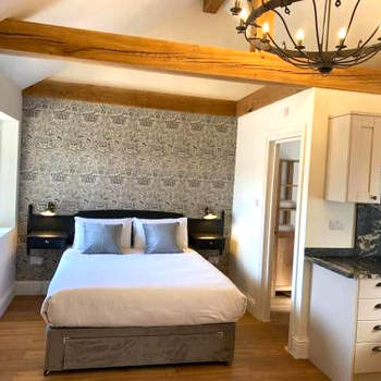 Luxury Self Catering Studio with vaulted ceiling