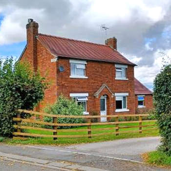 Little Harries Cottage - surrounded by open fields