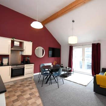 Harrogate Self Catering - Regent's Court Cherry Suite