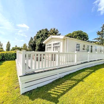 Beautiful 6 Berth Caravan With Decking In Norfolk Ref 89001mv