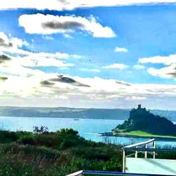 Very Spacious, Great location. Castle and Sea view