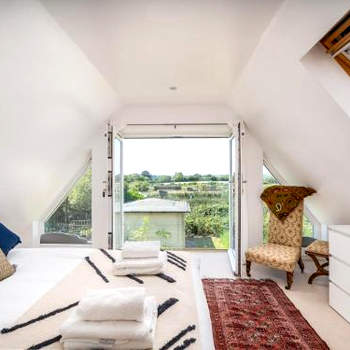 Pass the Keys The Sculptors Cottage
