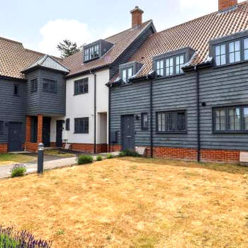 9 Oaks Court