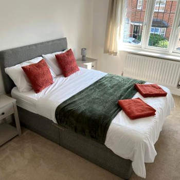 Modern 4bed Detached with driveway parking Chester