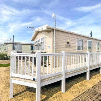 Lovely Caravan With Decking Wifi At Dovercourt Park, Essex Ref 44003bv