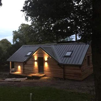The Hen House A beautifully situated open plan chalet
