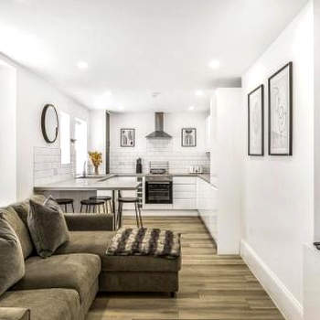 NEW Stunning Plymouth Central Apartment - Sleeps 6