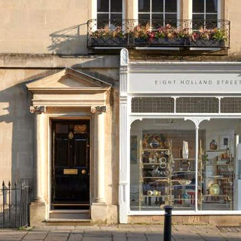 Designer Townhouse featuring a superior king suite, a deluxe king suite and a deluxe king room, located between The Royal Crescent and The Circus