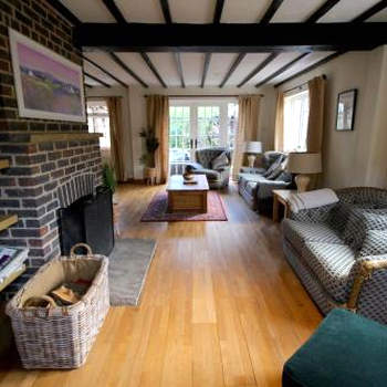 Picturesque & Idyllic 4 Bedroom Cottage Newchapel