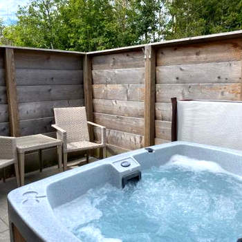 Fox Lodge with Hot Tub