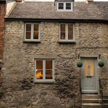 Stylish country townhouse in popular Woodstock