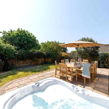 Beach house for 10 with hot tub & garden
