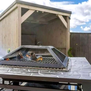 The Corner House w hottub near Flamingo Land