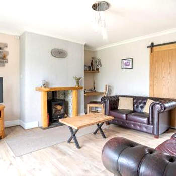 Quiet 2 bedroom home with cozy fire.