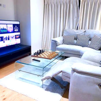 Luxury London flat 5 min walk to Tube Underground