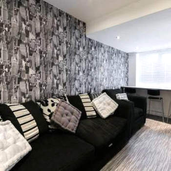 5 Bedroom 5 Bath sleeps 10 close Luton Airport M1