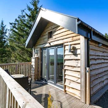 Hedgehog Lodge with Hot Tub