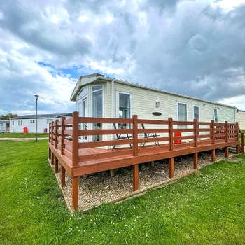 Lovely 6 Berth Caravan With Decking, Wifi And Onsite Beach Access Ref 68004cl