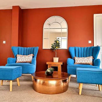 Detached House with Free Parking Long Stay Discounts
