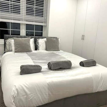 1 bed high quality modern flat