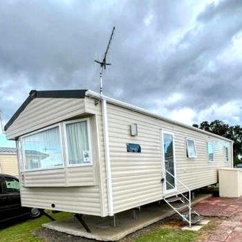 8 berth caravan,pet friendly.