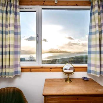 Pet Friendly 3BR Scenic Family Haven with Fibre WiFi