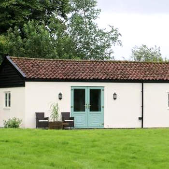 Merchant Lodge - 2 acres of garden with hot tub and fire pit and BBQ