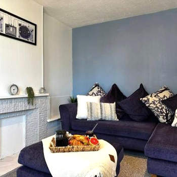GREAT LOCATION! 4 bed house with garden & parking - Parkstone House