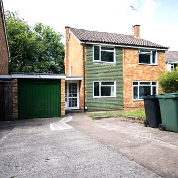 Charming 6-Bed House in Reading