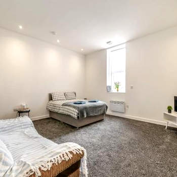 Number Three - Uk44900