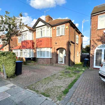 New Refurbished House, Park & Station Nearby 4 min