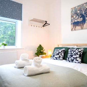 Isimi Burnley 3 bedroom modern house free parking