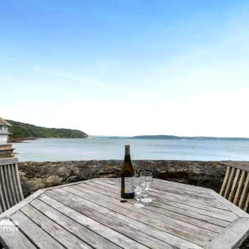 April Cottage, Cawsand - Beach front