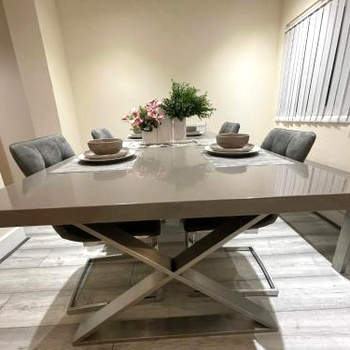 Big 3 Bedroom London House with 2 bathroom
