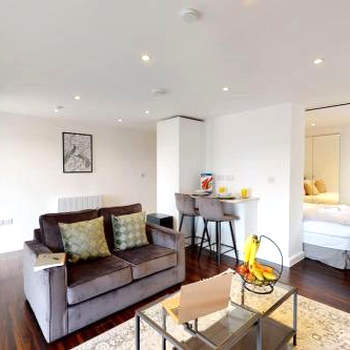 Stylish Apartment with Private Garden - Dog Friendly