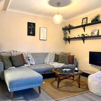 Lovely 2 bedroom house + garden